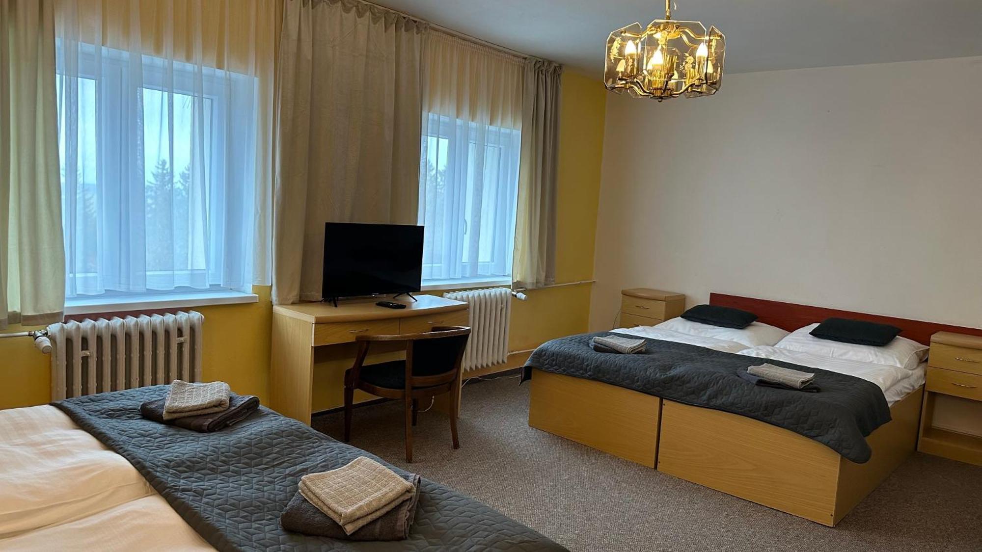 Hotel Pod Vlekem Loučná pod Klínovcem Extérieur photo